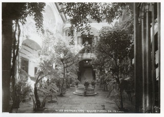 Interior de la casa Escandon frente a farmacia labardini en pte 7 y madero sur