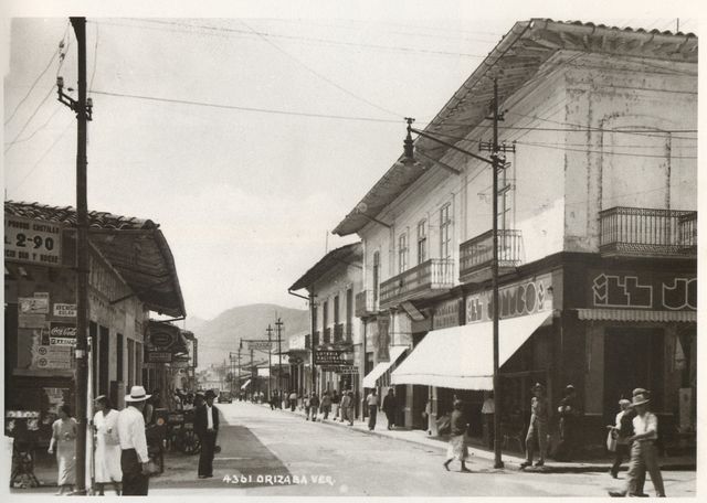 Calle Madero y Esq. Colòn tomada desde el parque Castillo Orizaba.